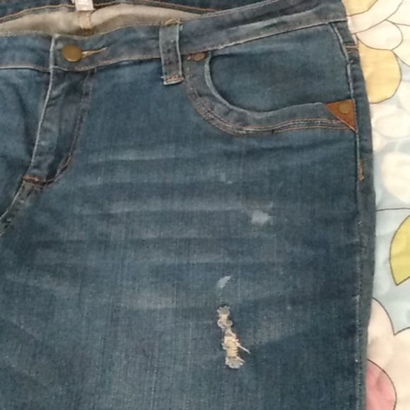 Relativity Above Ankle Jeans - Picture 3 of 8